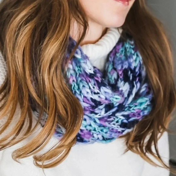 Scarf - Picture 12 of 13